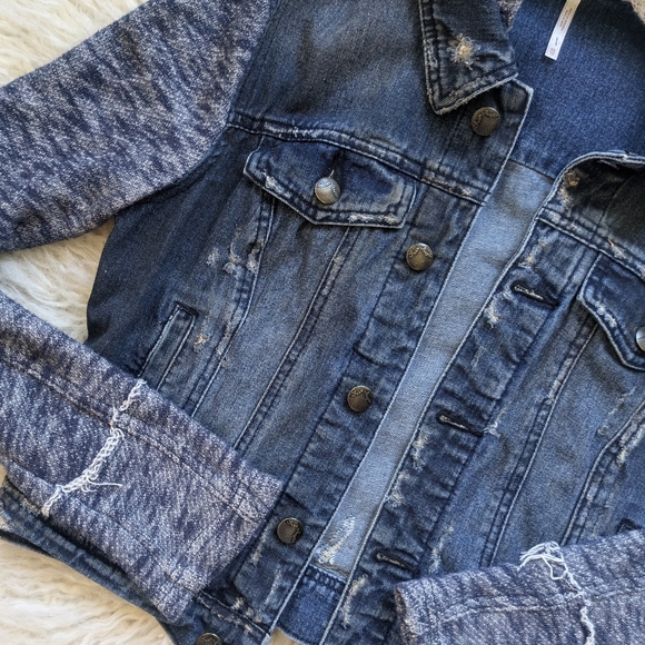 Free People Distressed Denim Jacket Blue Jean Vest Hoodie Women's XS - Picture 2 of 6